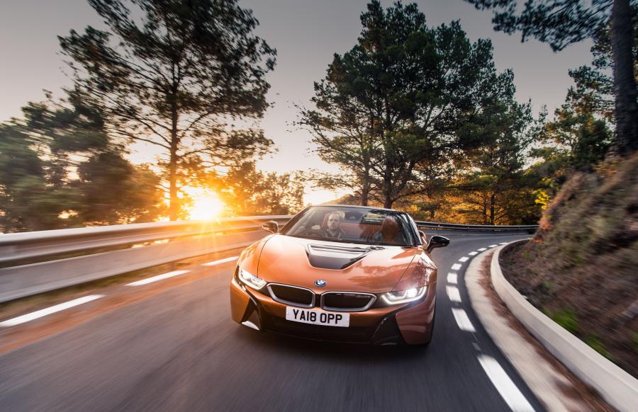  BMW i8 Roadster (I15) 2018 года  (UK) (фото 28 из 97)
